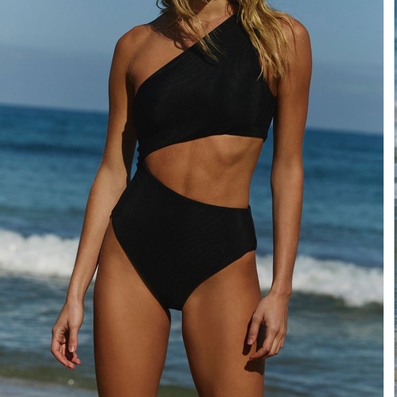 BEACH RIOT CELINE ONE PIECE